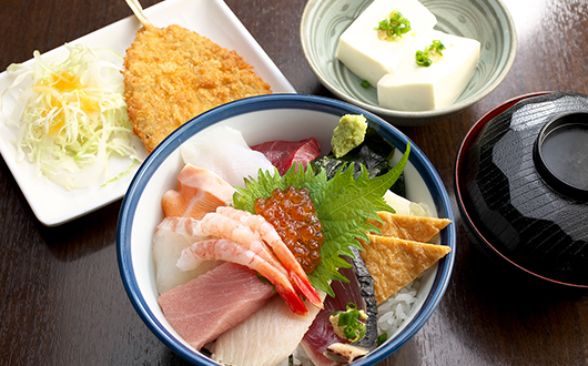 海鮮丼定食（上）